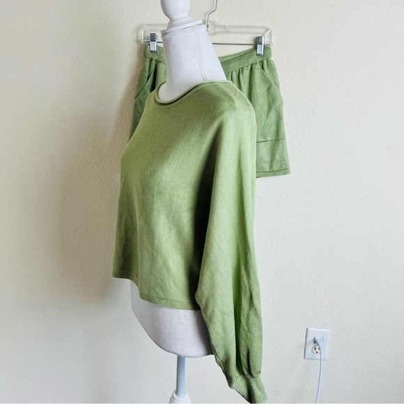Boutique Green Knit Long Sleeve Sweater & Drawstring Pocket Shorts Set - Picture 4 of 13